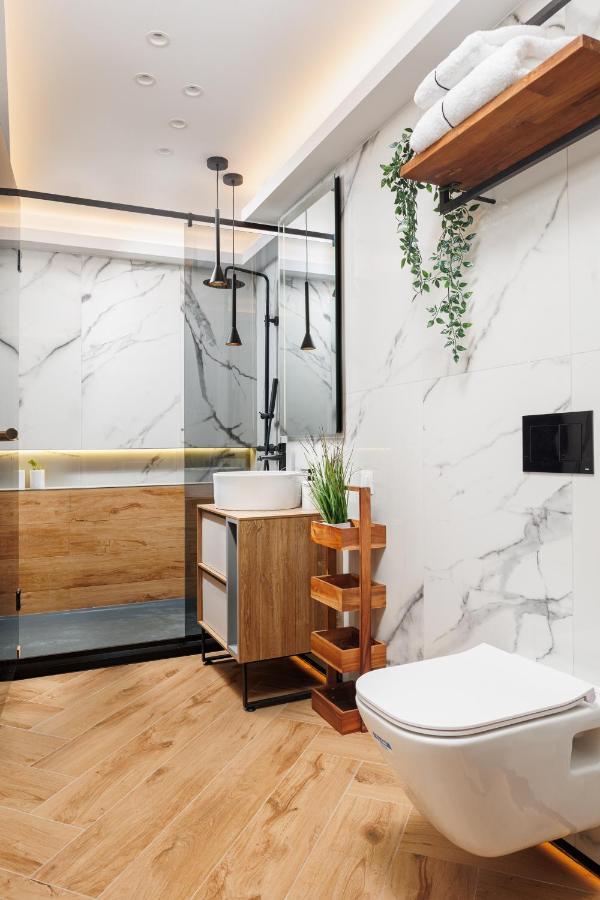 Pure Living Apartment W. Private Parking Braşov Buitenkant foto