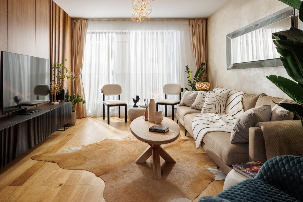 Pure Living Apartment W. Private Parking Braşov Buitenkant foto