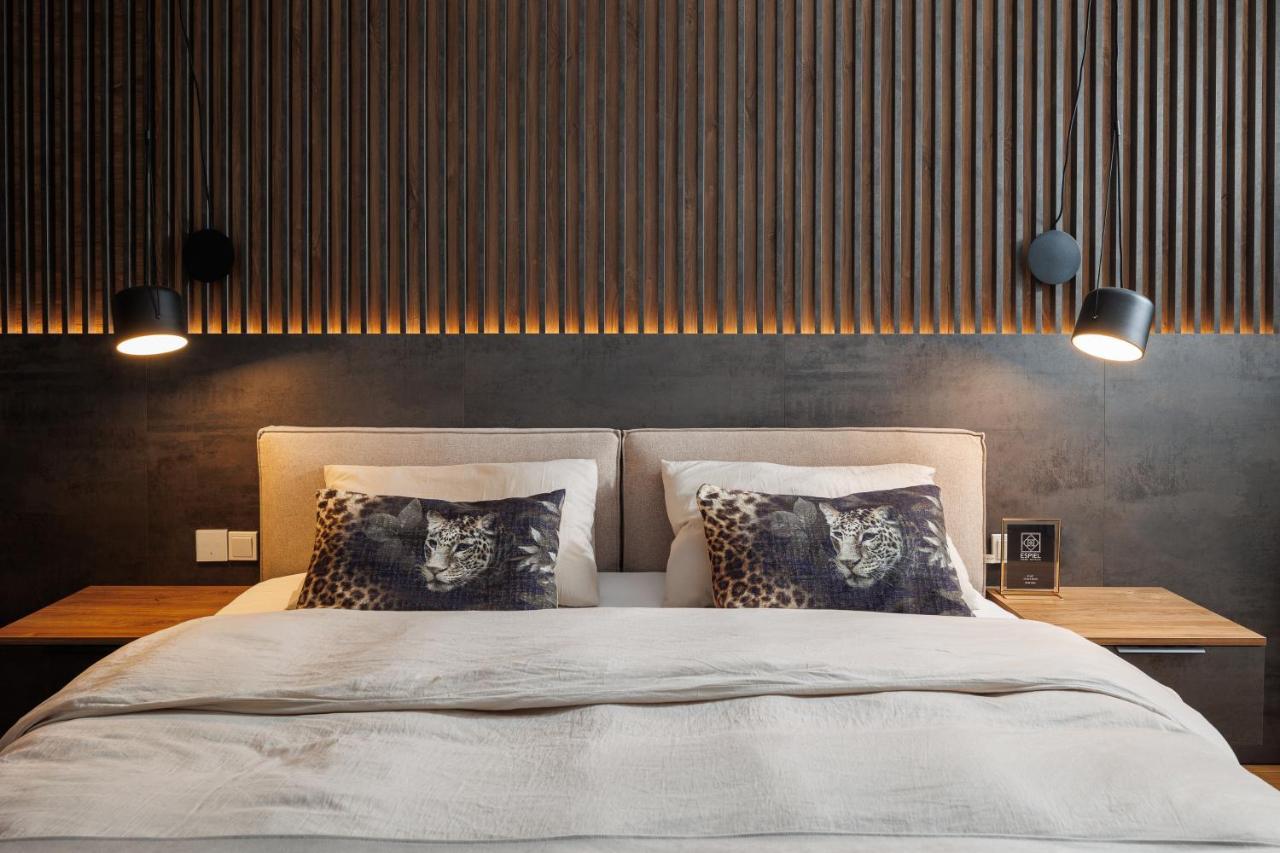 Pure Living Apartment W. Private Parking Braşov Buitenkant foto