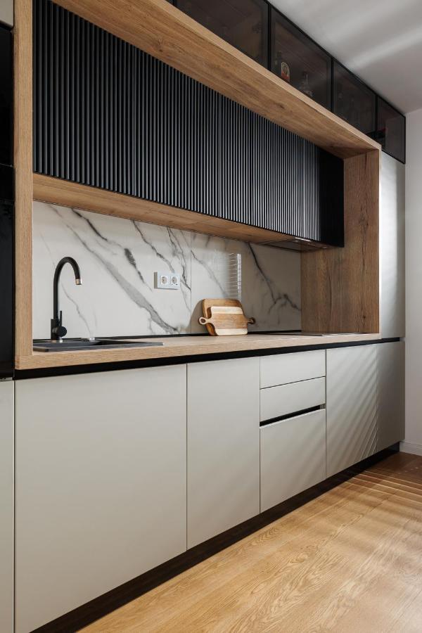 Pure Living Apartment W. Private Parking Braşov Buitenkant foto
