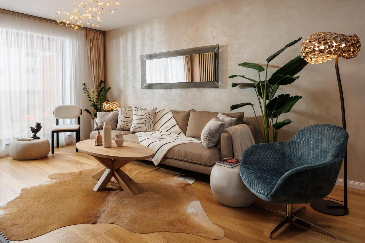 Pure Living Apartment W. Private Parking Braşov Buitenkant foto