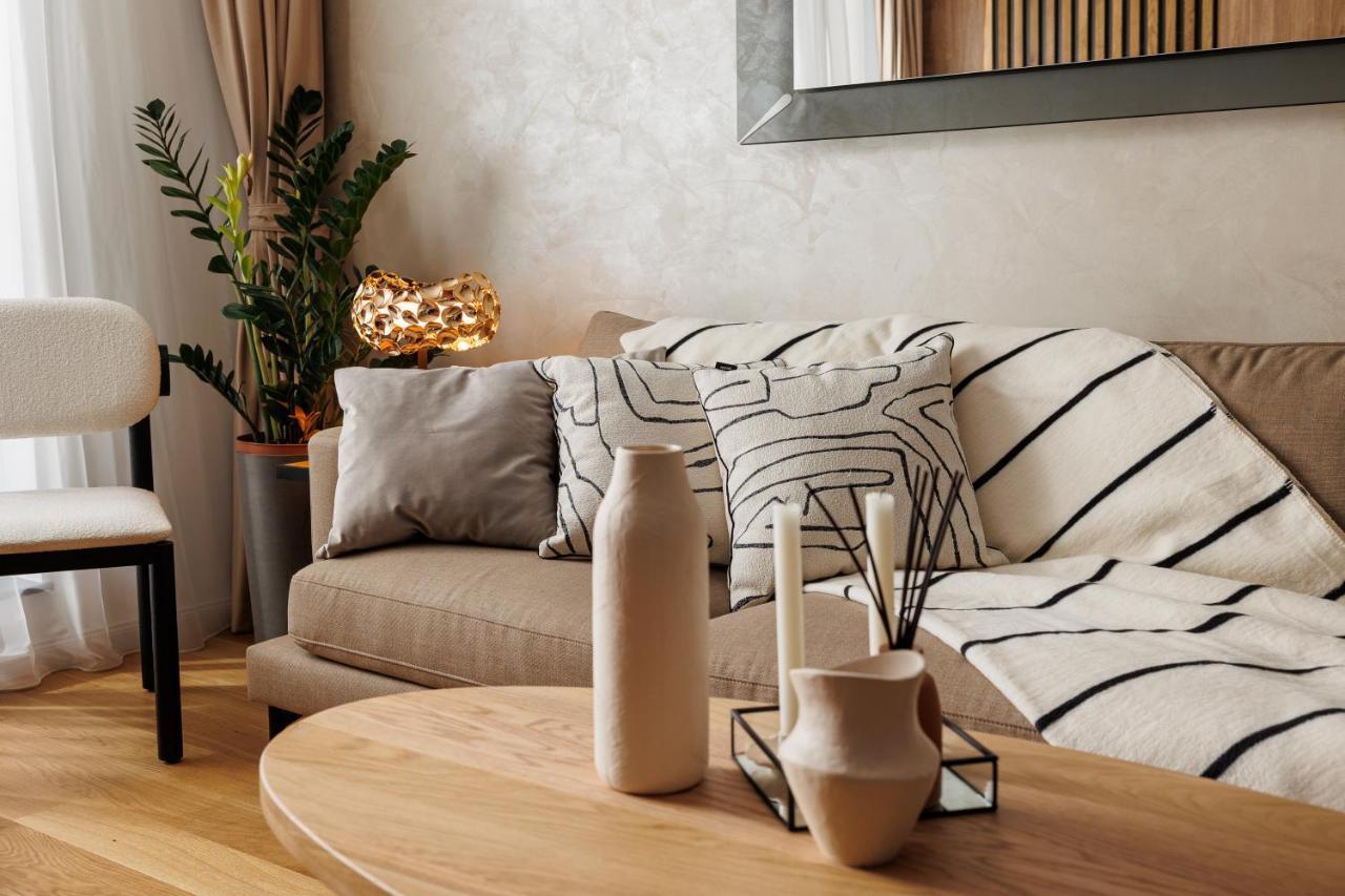 Pure Living Apartment W. Private Parking Braşov Buitenkant foto
