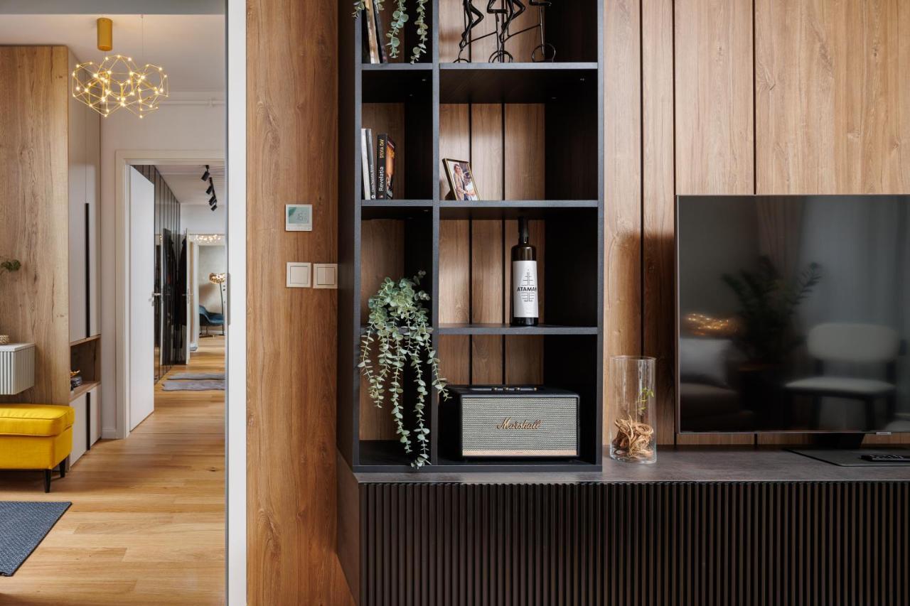 Pure Living Apartment W. Private Parking Braşov Buitenkant foto