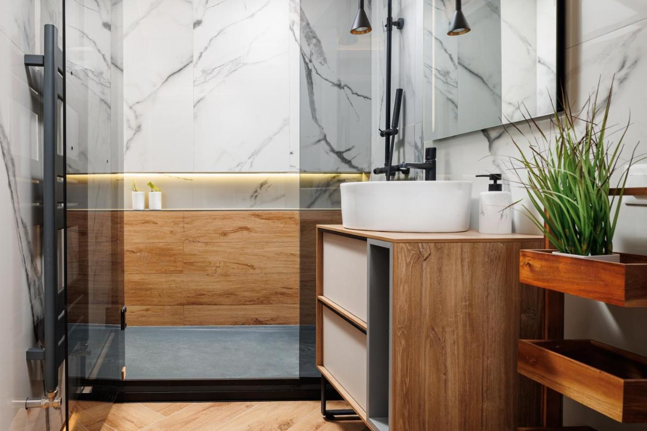 Pure Living Apartment W. Private Parking Braşov Buitenkant foto
