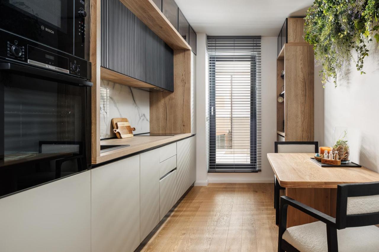 Pure Living Apartment W. Private Parking Braşov Buitenkant foto