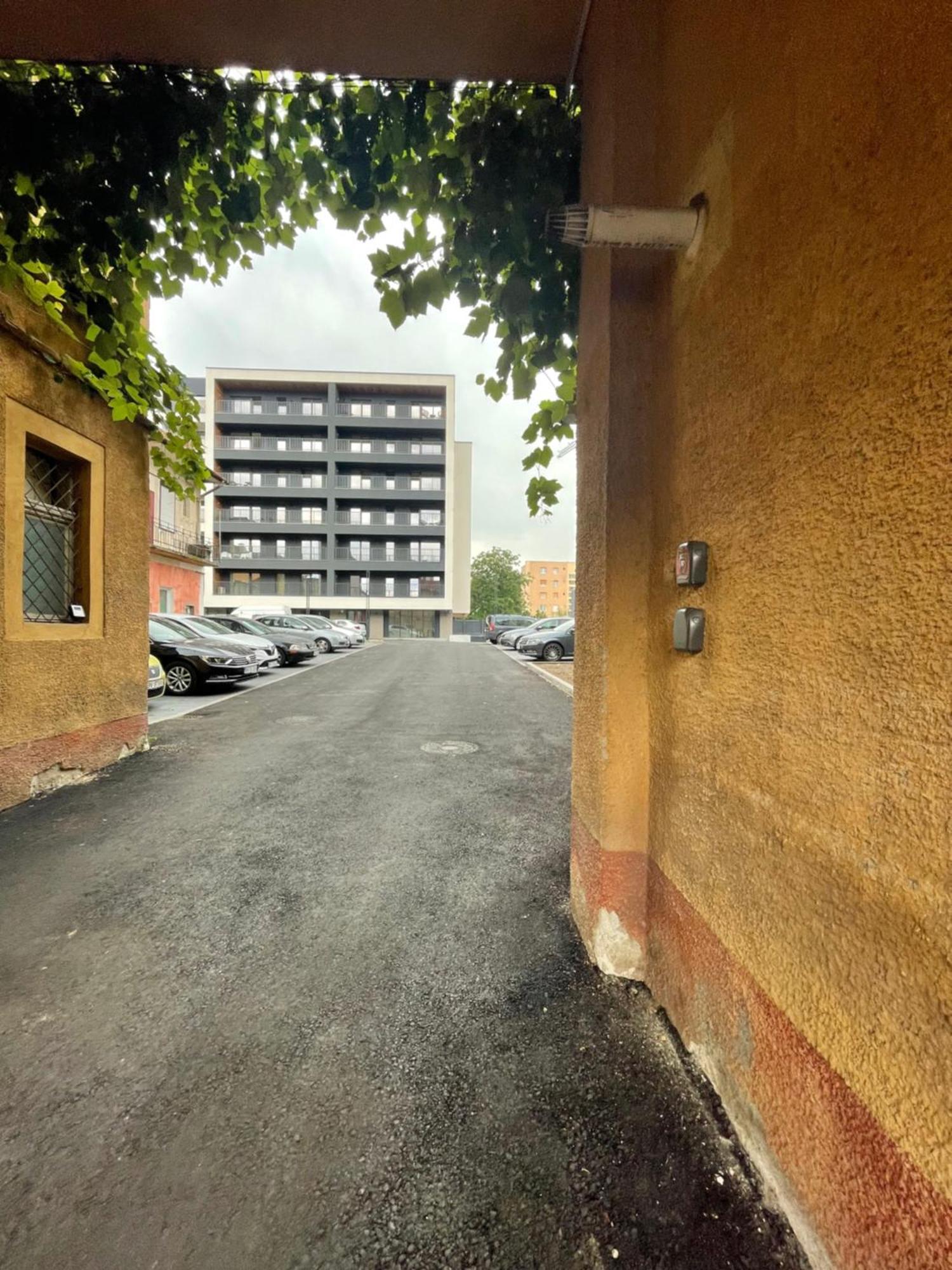 Pure Living Apartment W. Private Parking Braşov Buitenkant foto